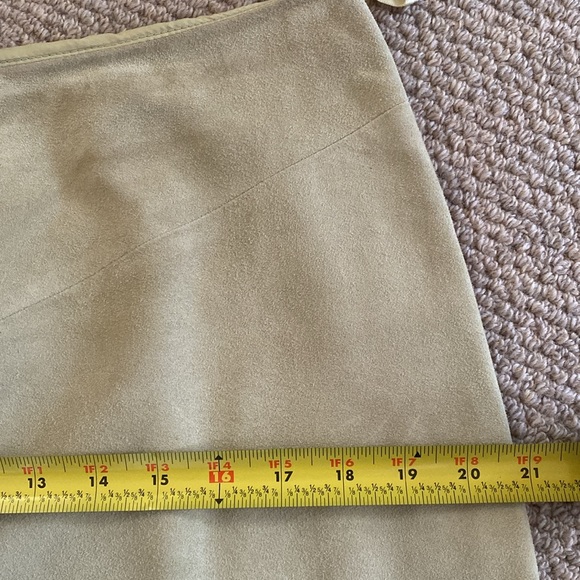 Vintage Banana Republic suede skirt - Picture 6 of 8